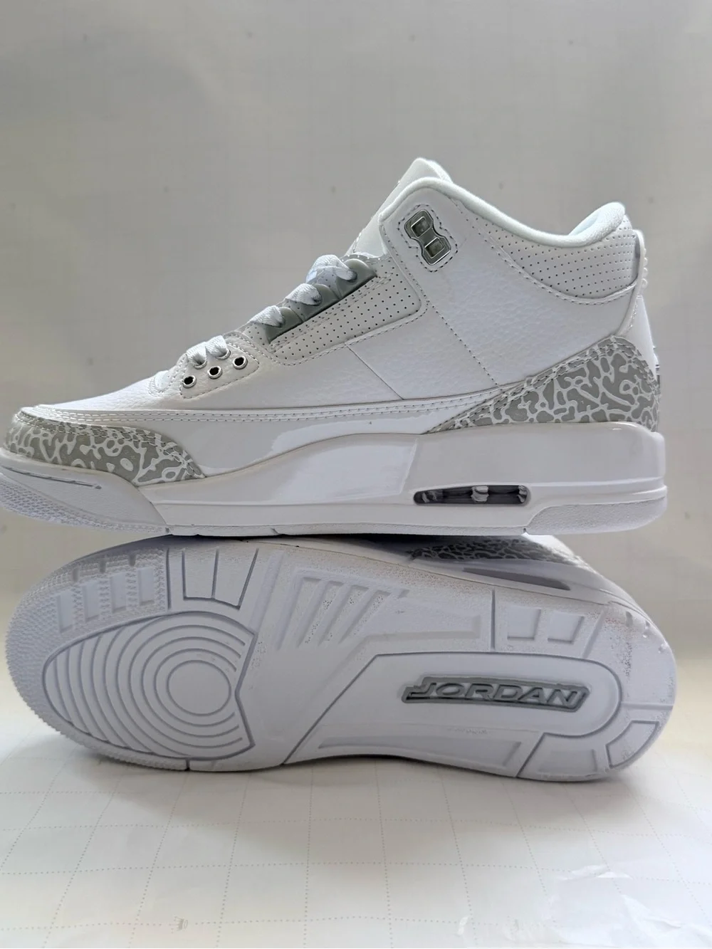 Jordan clean white